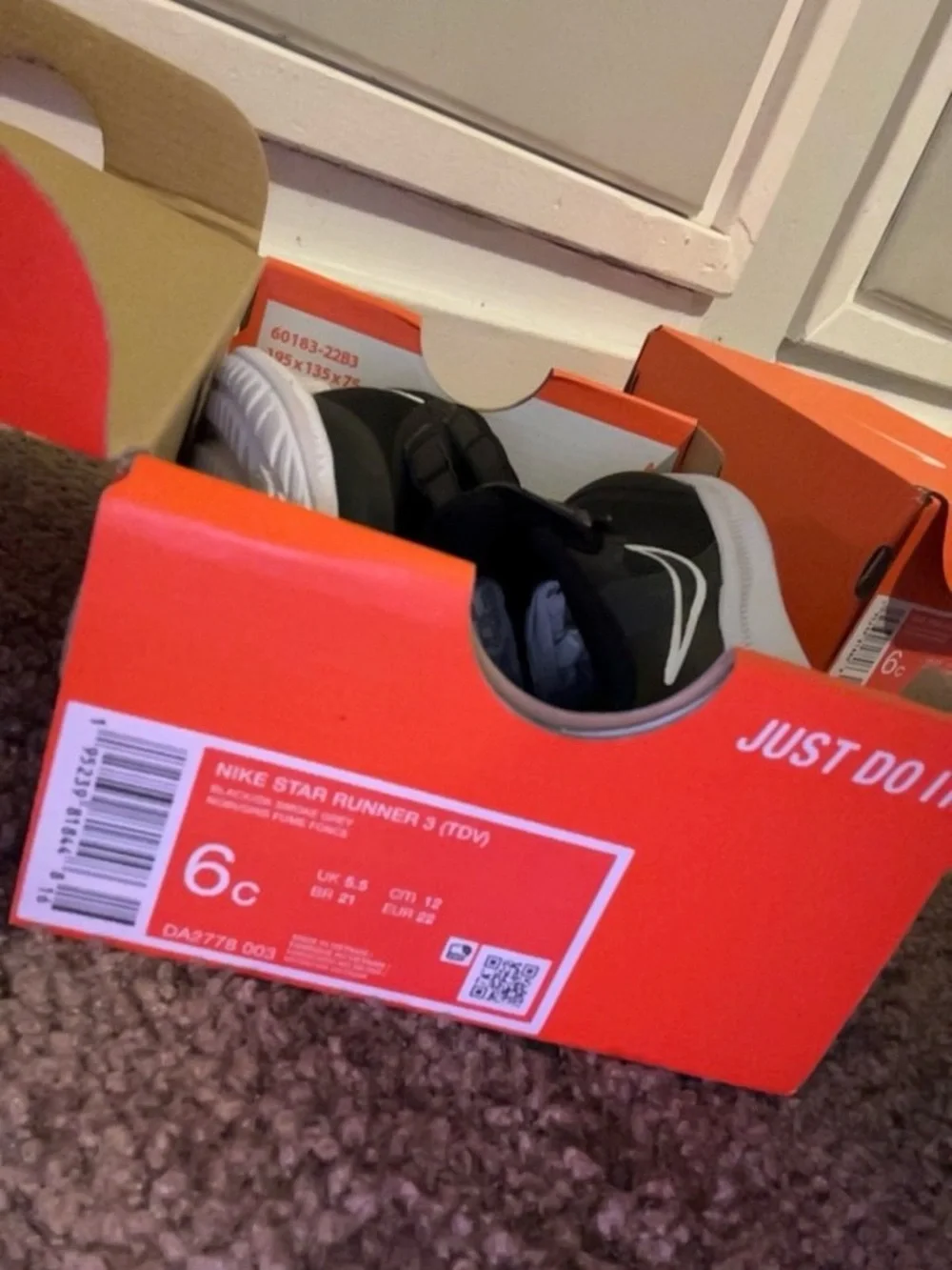 Nike Kids Black & White Hook-and-Loop Athletic Sneakers